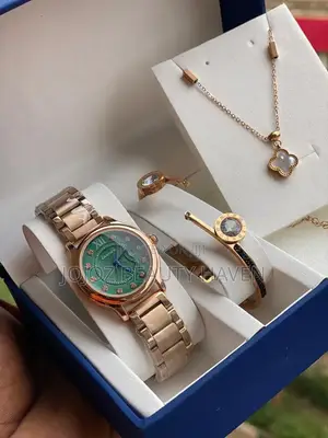 Elegant Rose-Gold Women's Gift Set