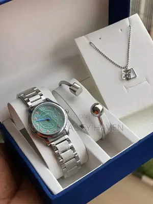 Elegant Rose-Gold Women's Gift Set