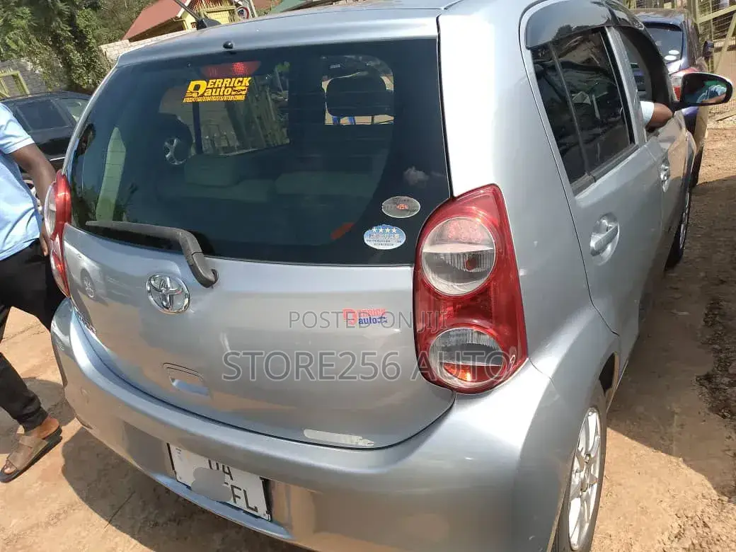 Toyota Passo 1.0 FWD 2011 Silver