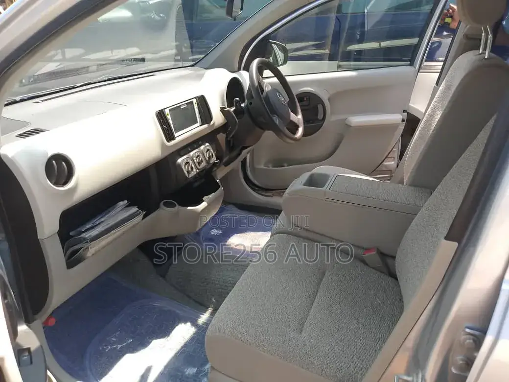 Toyota Passo 1.0 FWD 2011 Silver