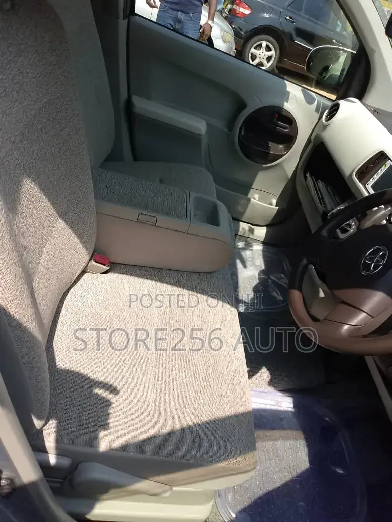 Toyota Passo 1.0 FWD 2011 Silver