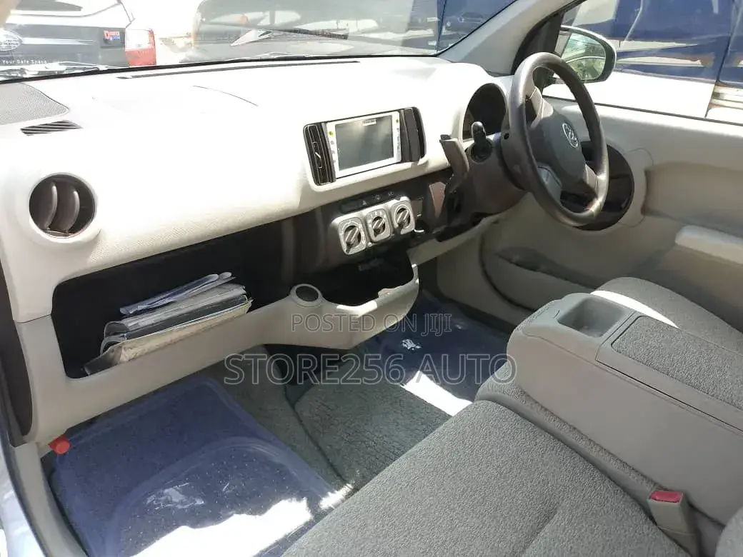 Toyota Passo 1.0 FWD 2011 Silver