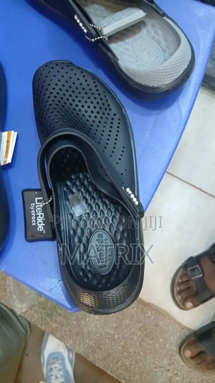 Crocs Unisex Latest Design Shoes/Sandals/Slippers