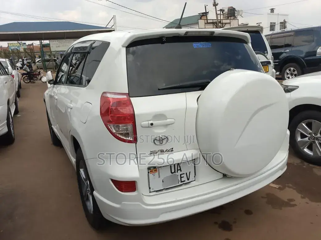 Toyota RAV4 I4 2006 White