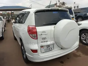 Toyota RAV4 I4 2006 White