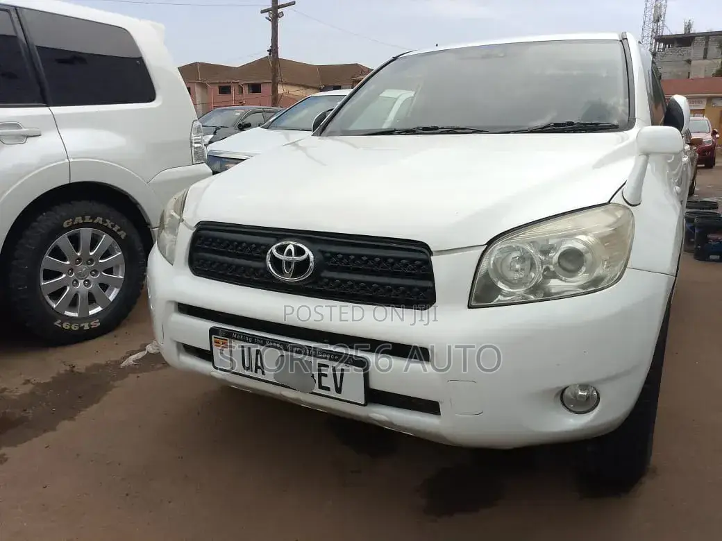 Toyota RAV4 I4 2006 White