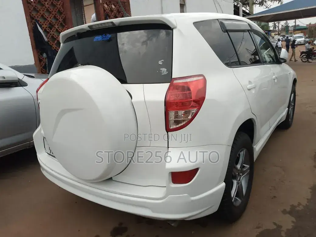 Toyota RAV4 I4 2006 White