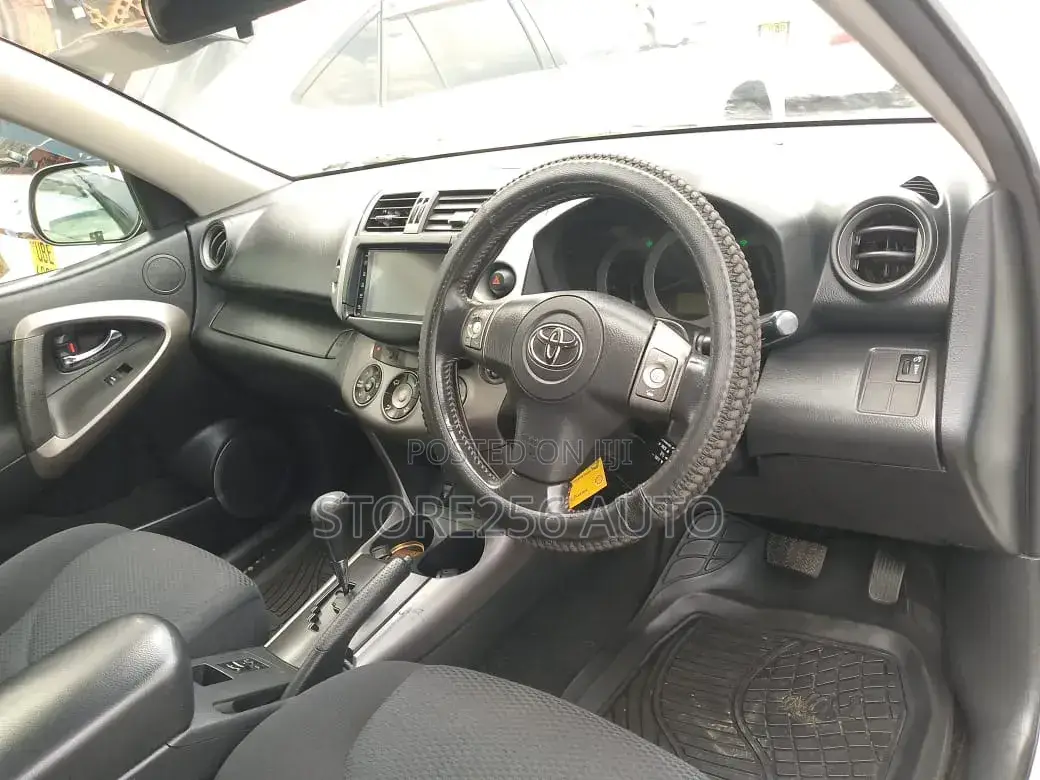 Toyota RAV4 I4 2006 White