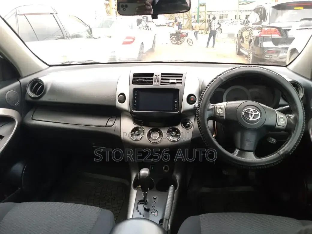 Toyota RAV4 I4 2006 White