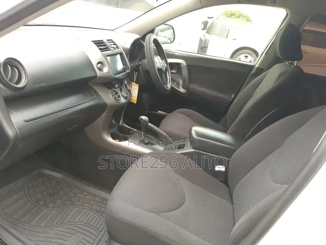 Toyota RAV4 I4 2006 White