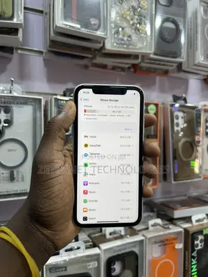 Apple iPhone XR 64 GB White