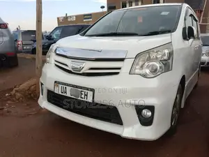 Toyota Noah 2.0 158hp FWD (8 Seater) 2011 White
