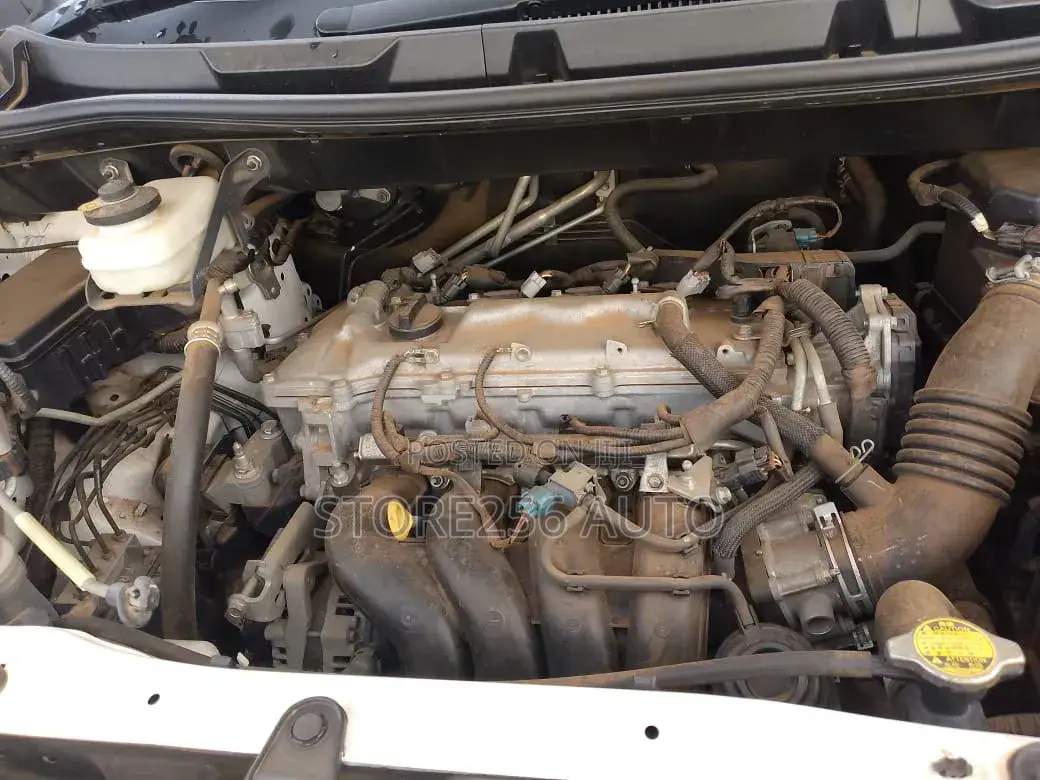 Toyota Noah 2.0 158hp FWD (8 Seater) 2011 White