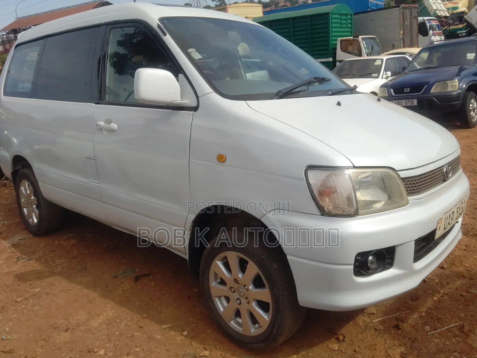Toyota Noah 2001 White