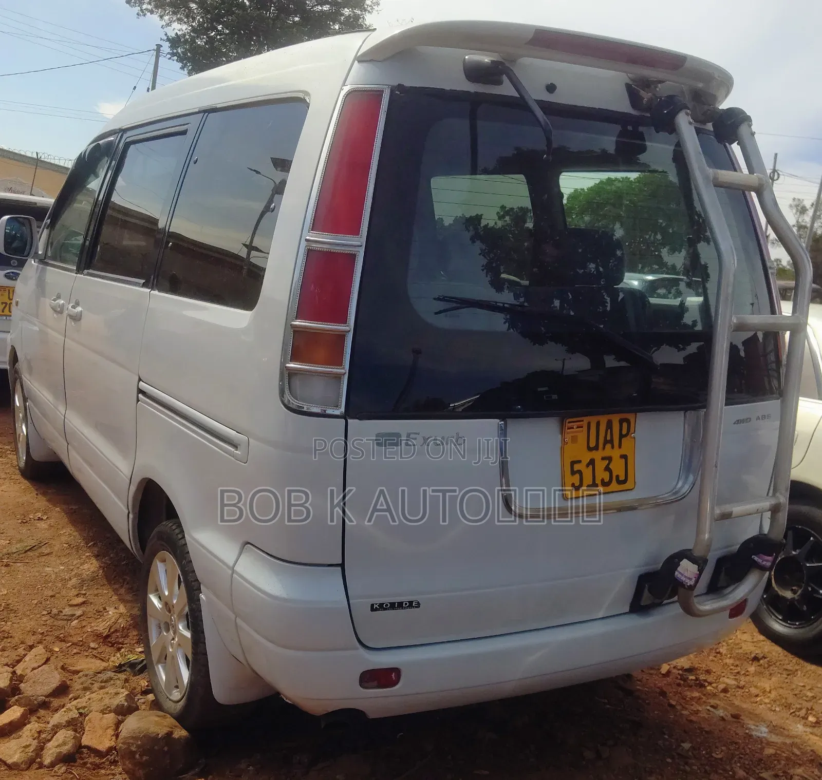 Toyota Noah 2001 White