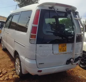 Toyota Noah 2001 White
