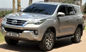Toyota Fortuner 2.8 D AWD 2015 Silver