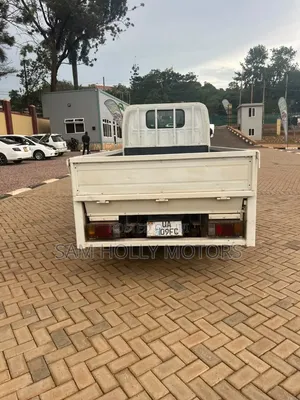 Isuzu ELF Truck 2020 White