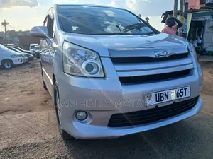 Toyota Noah 2010 Silver