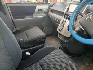 Toyota Noah 2010 Silver