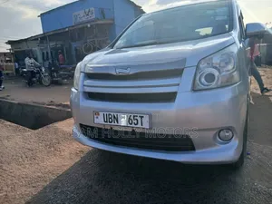 Toyota Noah 2010 Silver