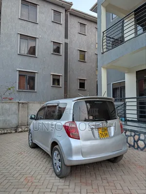 Toyota Ractis 1.3 FWD 2007 Silver