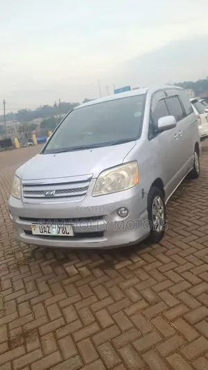 Toyota Noah 2006 Silver