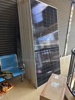 Grade a 590w Mono Crystalline Solar Panels