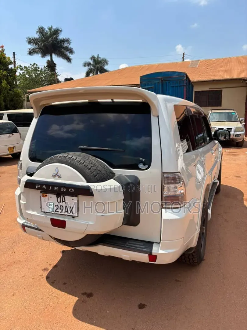Mitsubishi Pajero 2012 White