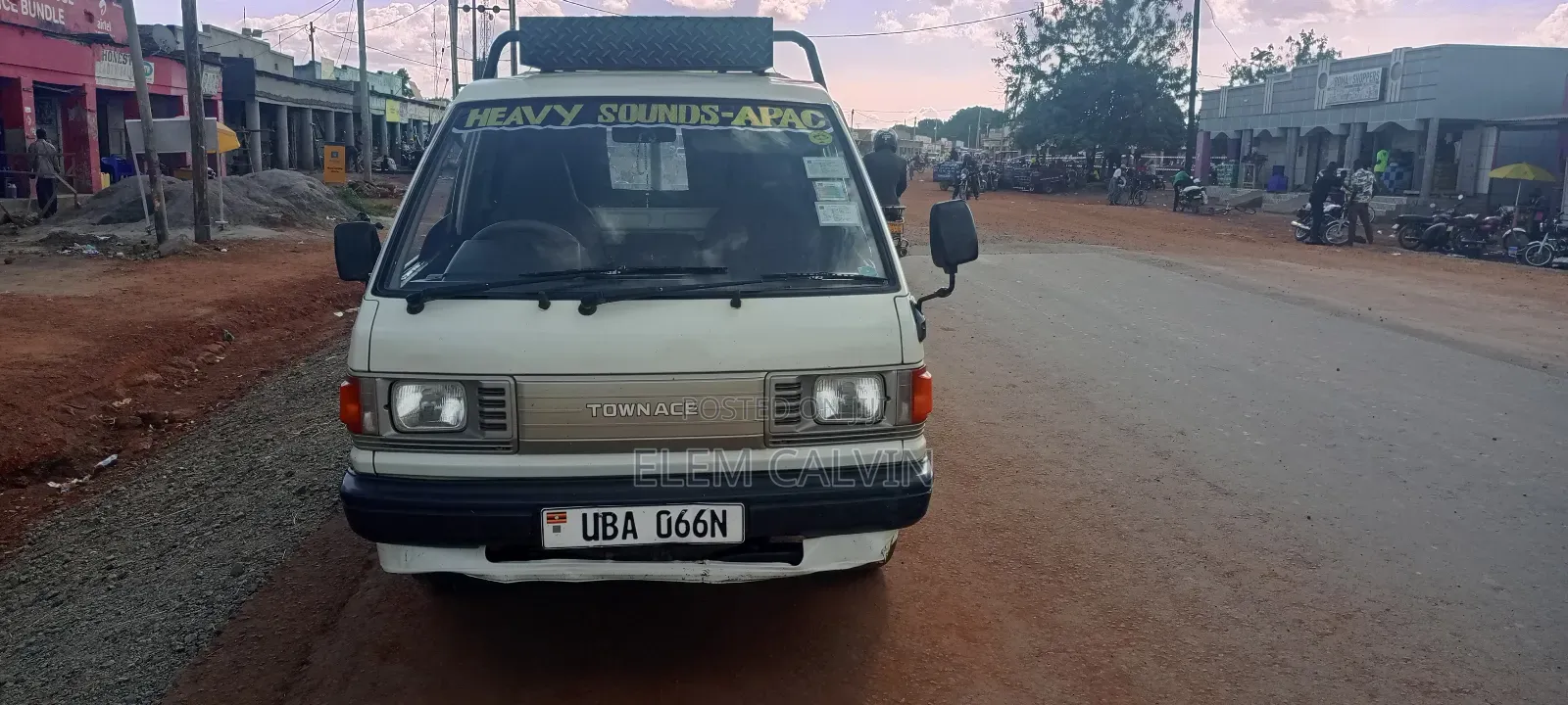 Toyota HiAce 1998 White