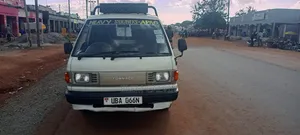 Toyota HiAce 1998 White