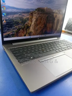 New Laptop HP ZBook Firefly G8 16GB Intel Core i7 SSD 512GB