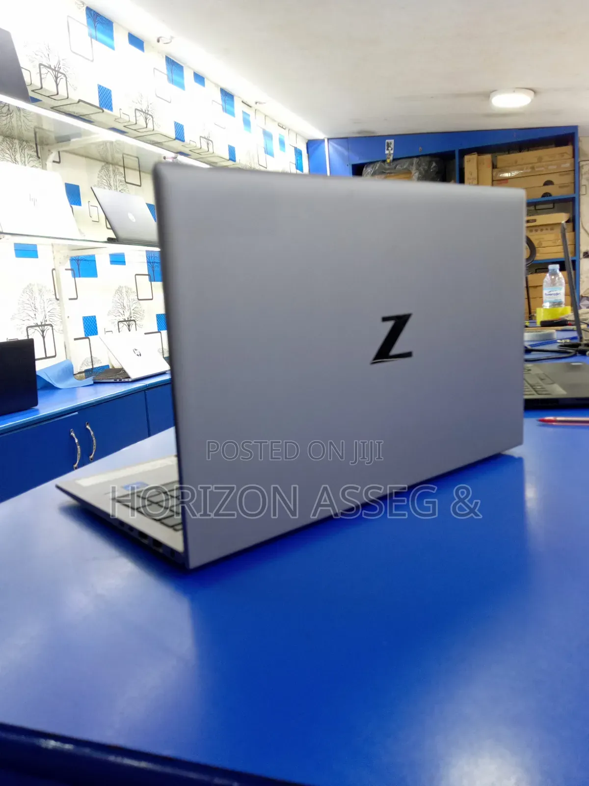 New Laptop HP ZBook Firefly G8 16GB Intel Core i7 SSD 512GB