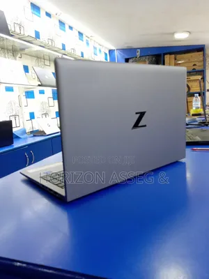 New Laptop HP ZBook Firefly G8 16GB Intel Core i7 SSD 512GB