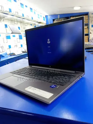 New Laptop HP ZBook Firefly G8 16GB Intel Core i7 SSD 512GB