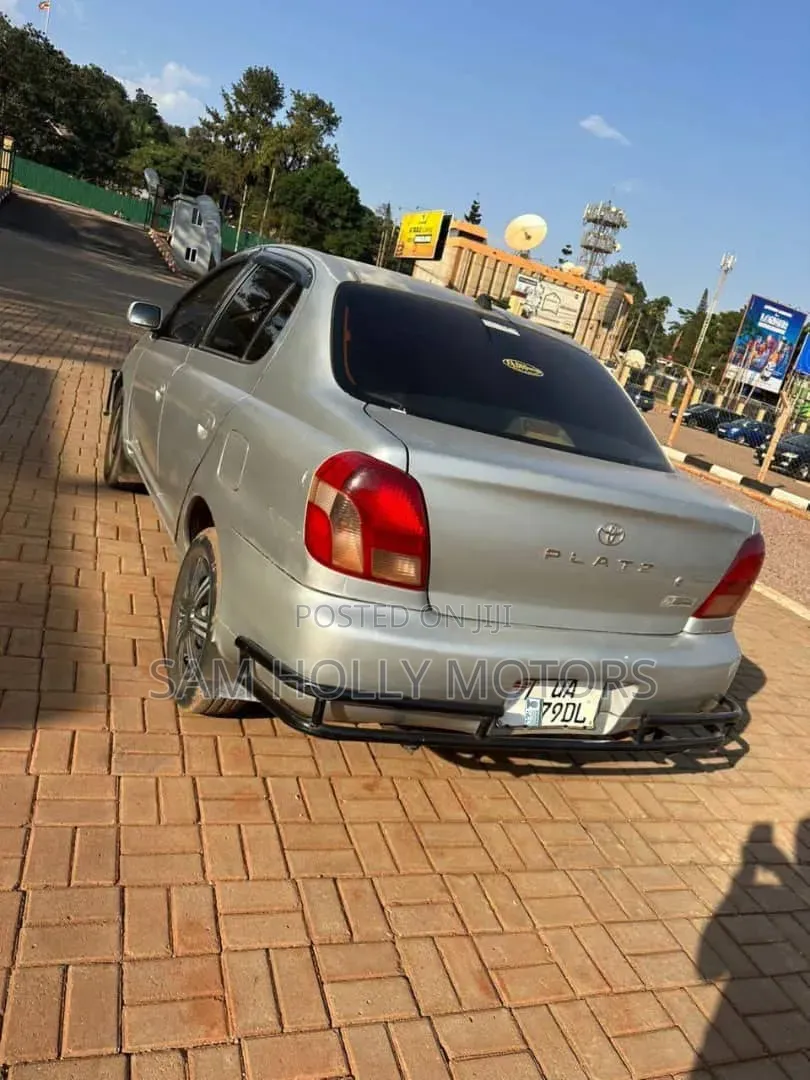 Toyota Platz 2002 Silver