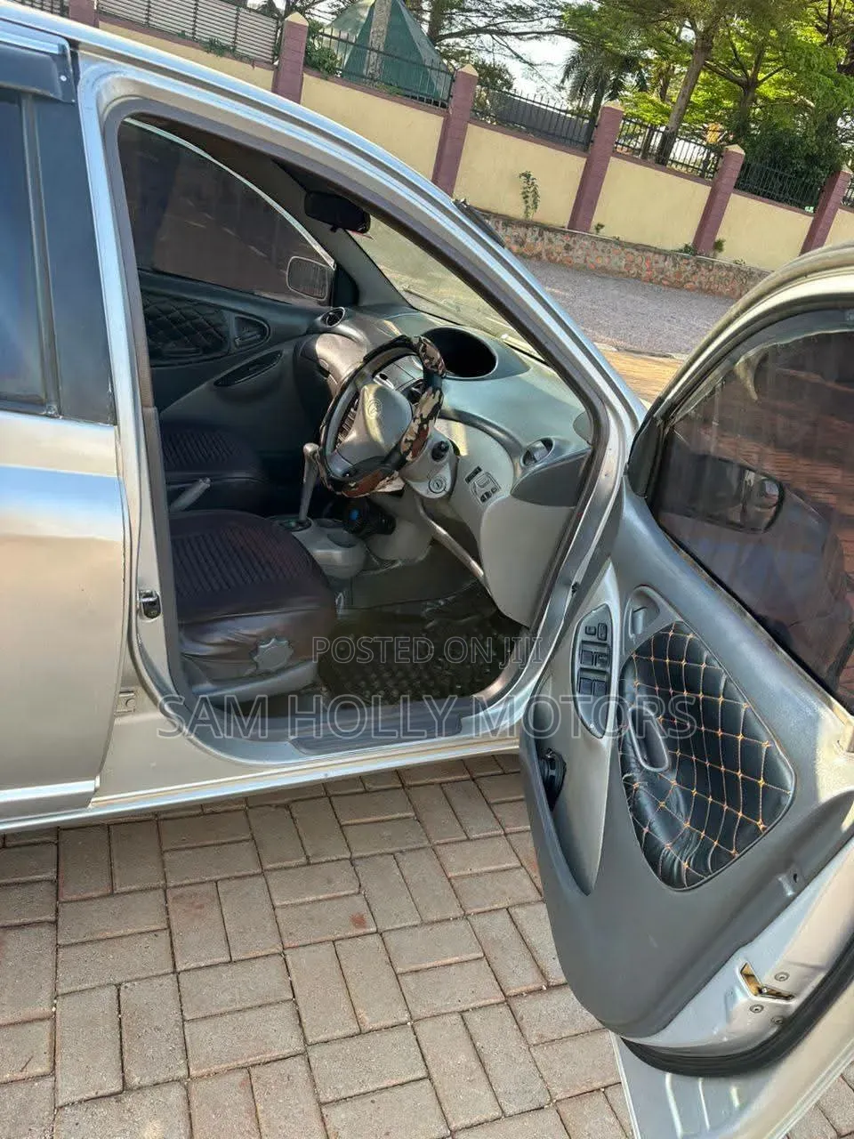 Toyota Platz 2002 Silver