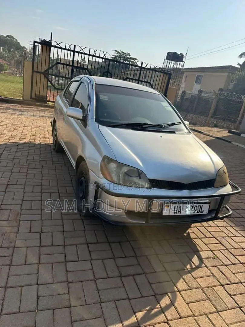 Toyota Platz 2002 Silver