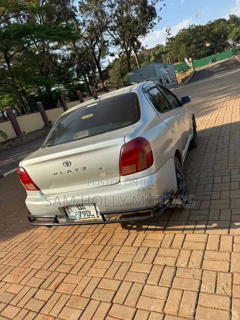 Toyota Platz 2002 Silver