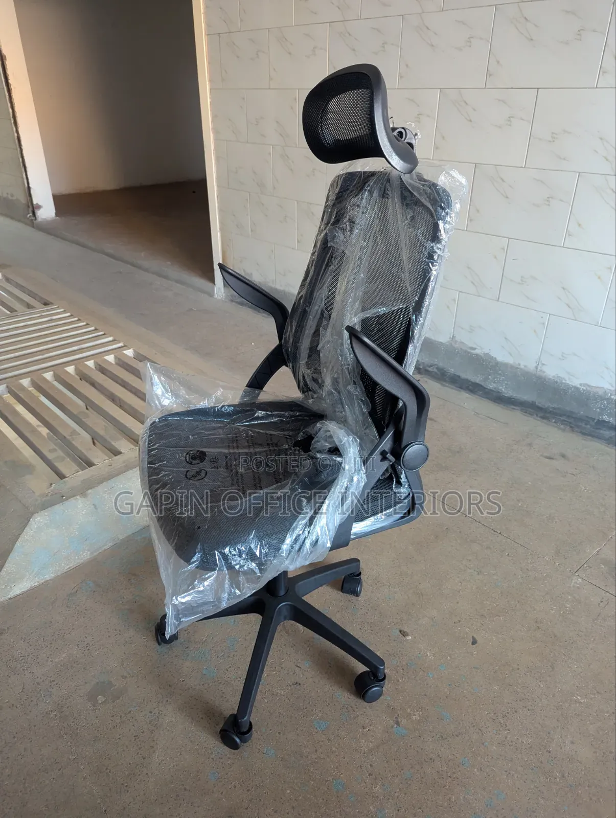 Brand New Adjustable Headrest Office Chair// Office Furniture