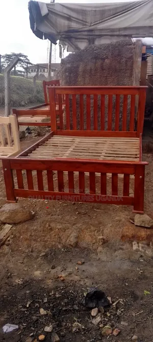 5x6 Stylish Wooden Bed