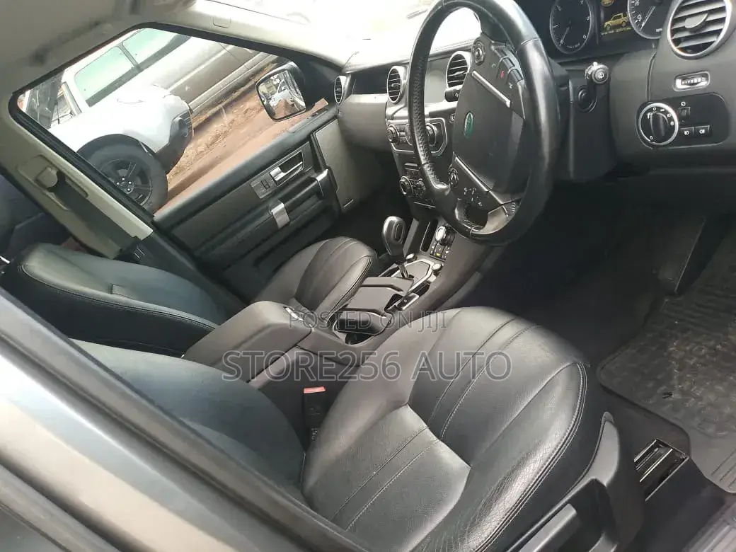 Land Rover Discovery 2013 Gray