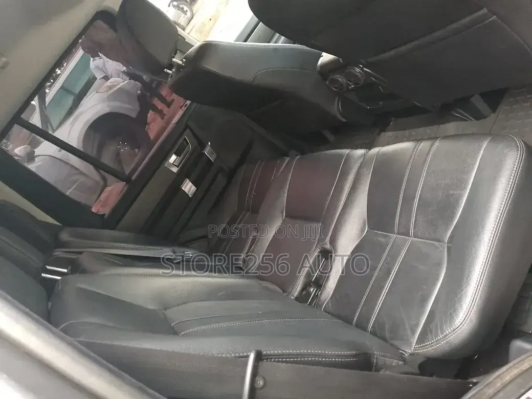 Land Rover Discovery 2013 Gray
