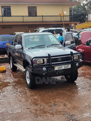 Toyota Hilux 1995 Gray