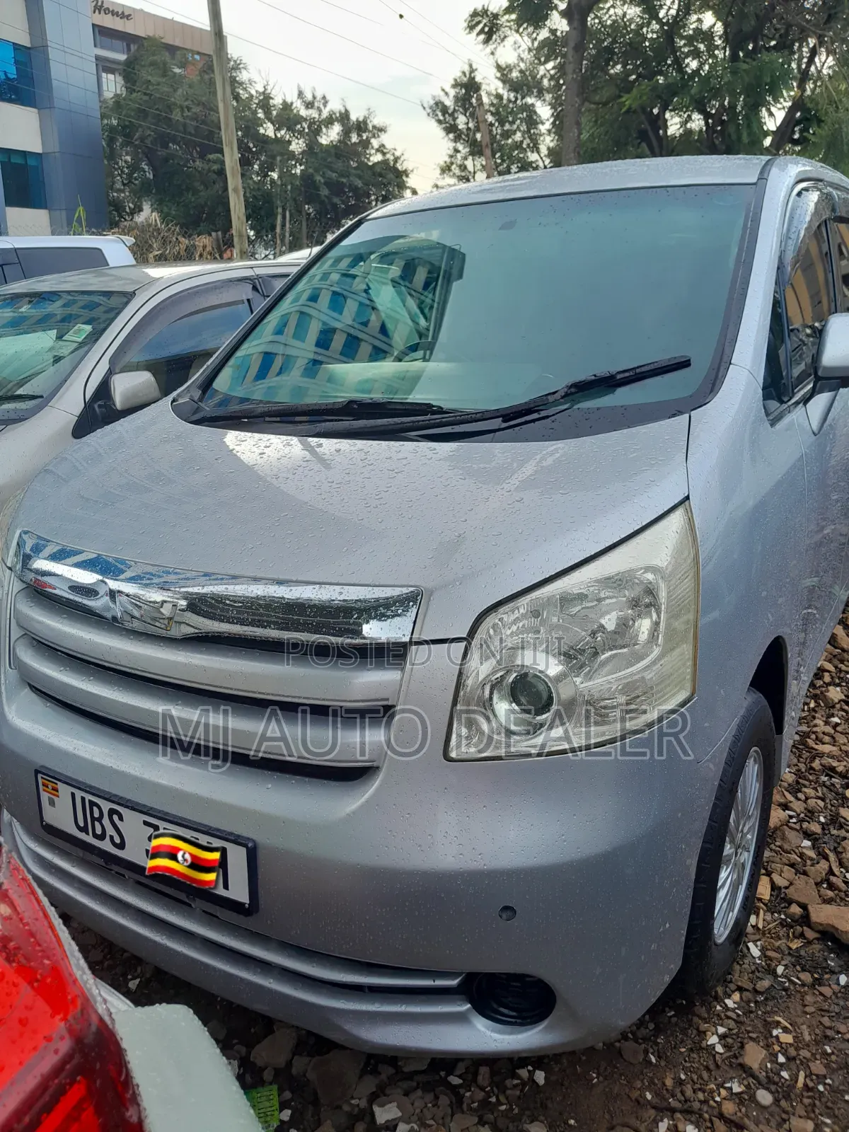 Toyota Noah 2011 Silver