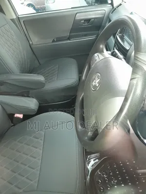 Toyota Noah 2011 Silver