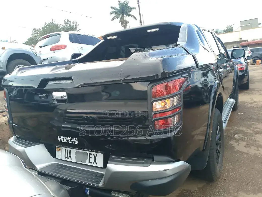 Mitsubishi L200 Double Cab 2.4 181hp 4WD 2017 Black