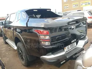 Mitsubishi L200 Double Cab 2.4 181hp 4WD 2017 Black