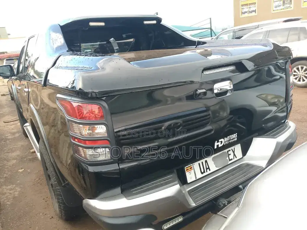 Mitsubishi L200 Double Cab 2.4 181hp 4WD 2017 Black