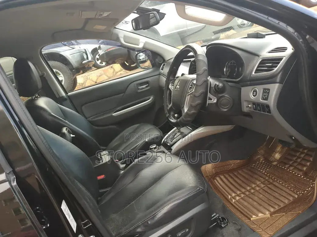 Mitsubishi L200 Double Cab 2.4 181hp 4WD 2017 Black